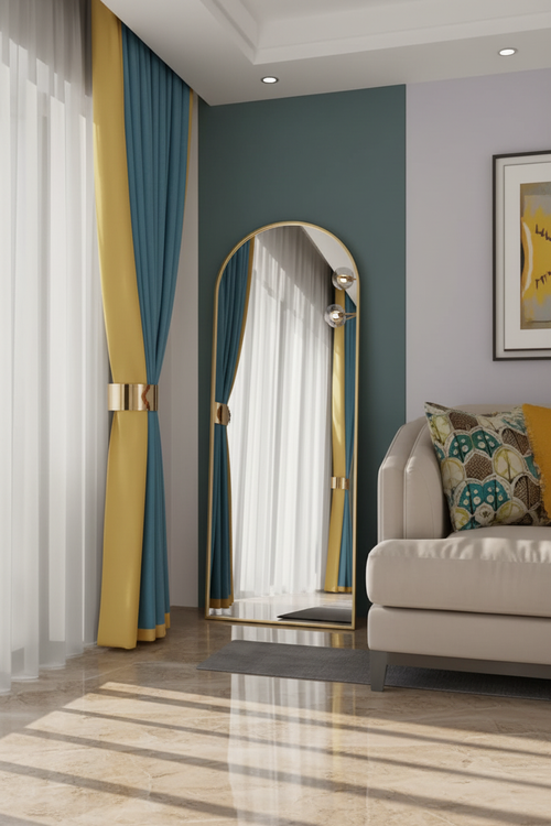 Miroir arqué doré dans un salon sophistiqué