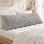 Taie oreiller longue – chambre gris clair scandinave