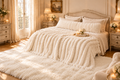 Pack Cocooning Blanc – plaid, taie et tapis assortis dans une chambre